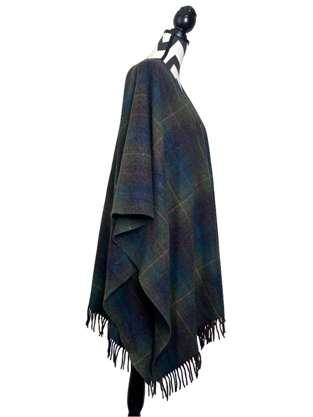 Green Grove Weavers Scotland 100% Lambswool Dark Academia Plaid Tartan Poncho - Picture 4 of 12